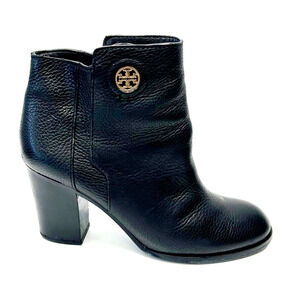 TORY BURCH Junction Bootie Pebble Leather Gold Medallion Block Heel Sz 9 *FLAW*